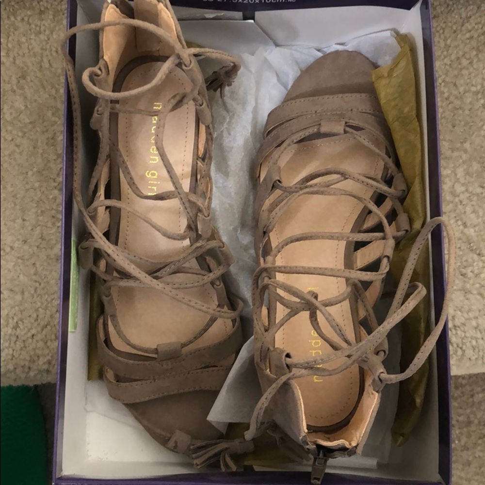 New never used madden girl gladiator shoes